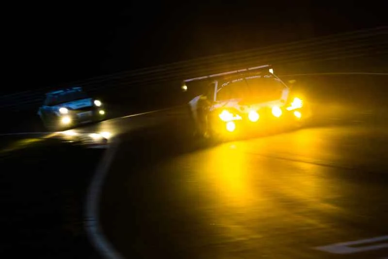 【100の質問】梅雨の時期の運転をより安全にする方法、パート1：照明の選び方と使い方。