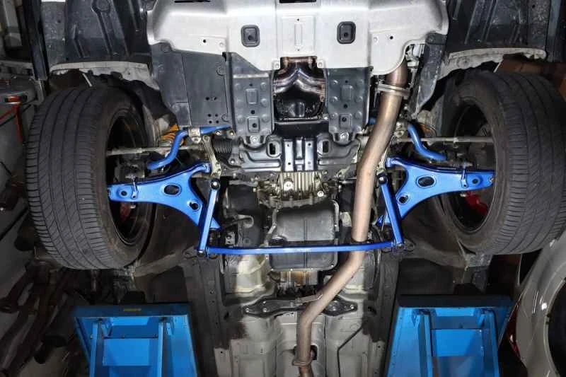 タイロッドとアンチロールバーはどちらもロッドのような外観をしていますが、どのように違いを見分ければよいでしょうか?