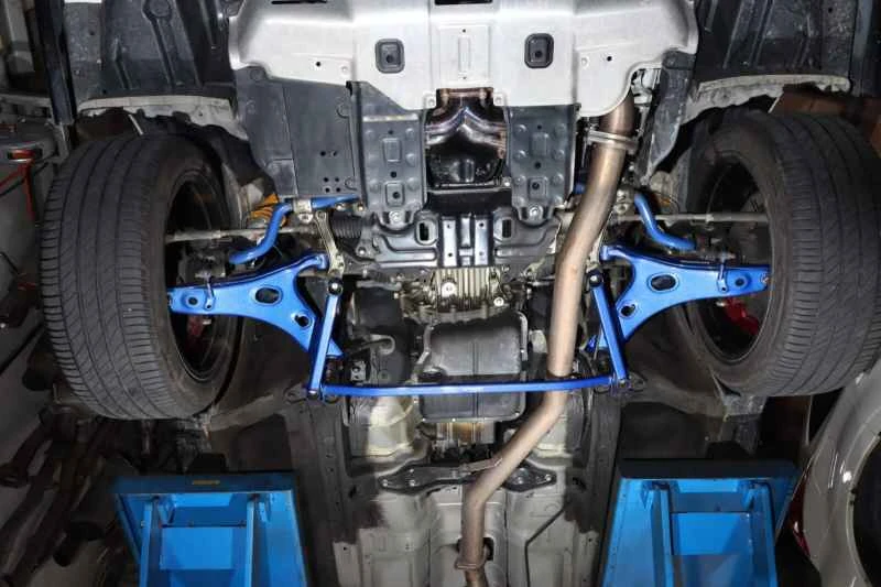 SUV/MPVのシャーシ安定性を向上させるにはどうすればよいでしょうか?<br>コスト削減のための改造、コーナリング時のボディのロールと揺れが一定