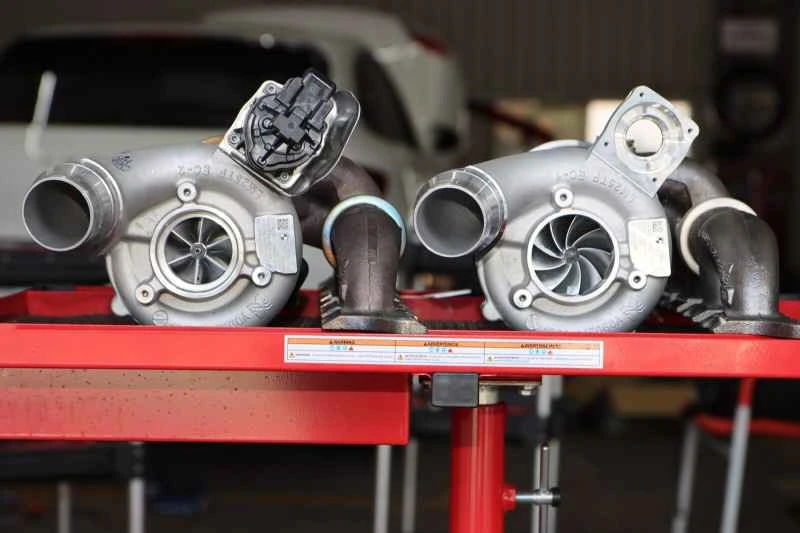 ステージ 3 アップグレードにおける大型ターボチャージャーとはどういう意味ですか?<br>鍛造ブレードは空気の流れを向上