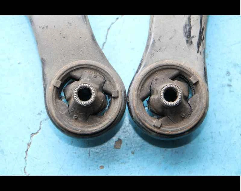 【車のメンテナンスに関する100の質問】車を数年運転していると、シャーシから異音がするようになりました。主な原因や部品は何でしょうか？