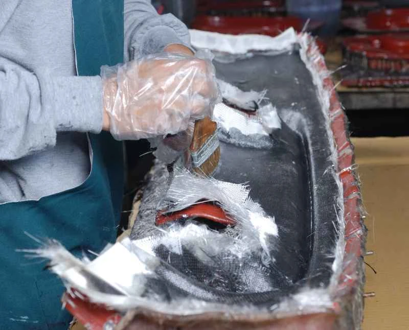 【エアロキットに関する5つの質問】質問5：エアロキットの素材は、一般的なカーボンファイバーに加えて、FRP、PP、ABSの3種類に分かれているようですが、それぞれのメリットとデメリットは何でしょうか？