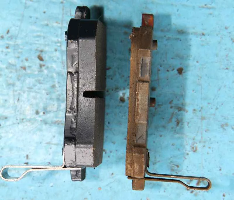 【車のメンテナンス100の質問】ブレーキシステムのブレーキパッド、ディスク、ブレーキフルードを正しく点検するにはどうすればいいですか?